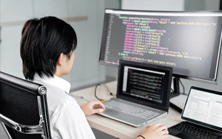 永兴 ,php声明和调用变量的符号是什么？